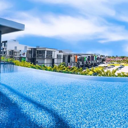 Cat City Mediterranean Theme City&Pool View Homestay 貓城地中海主題城市泳池風景民宿 Kuching Esterno foto