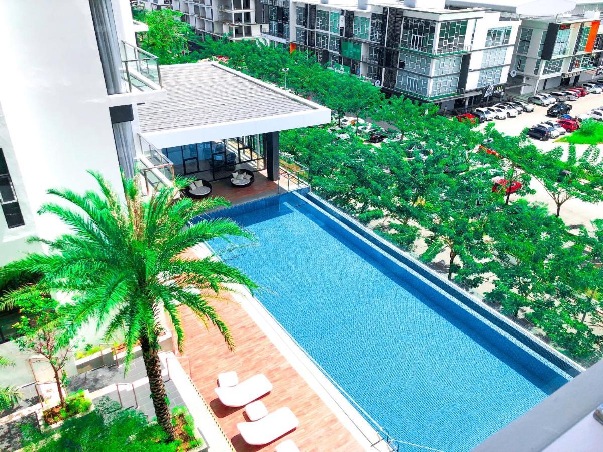 Cat City Mediterranean Theme City&Pool View Homestay 貓城地中海主題城市泳池風景民宿 Kuching Esterno foto
