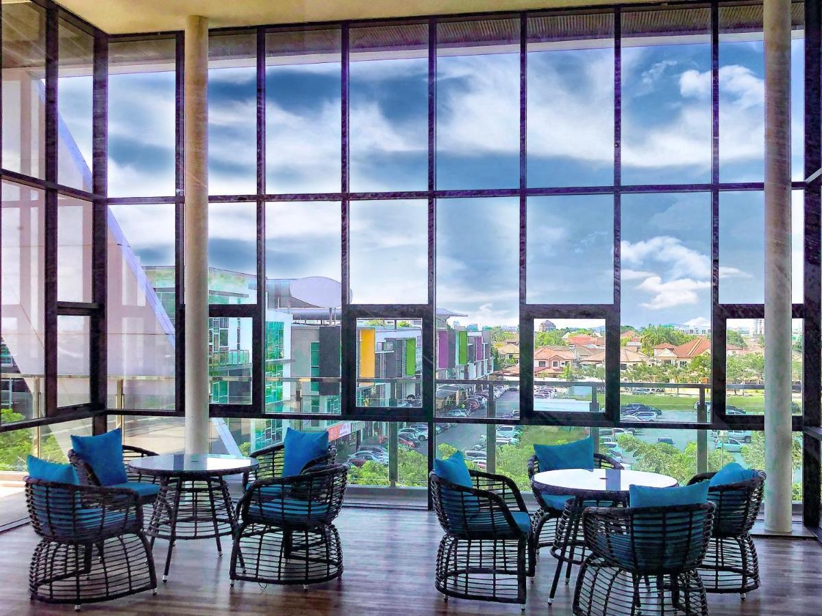 Cat City Mediterranean Theme City&Pool View Homestay 貓城地中海主題城市泳池風景民宿 Kuching Esterno foto