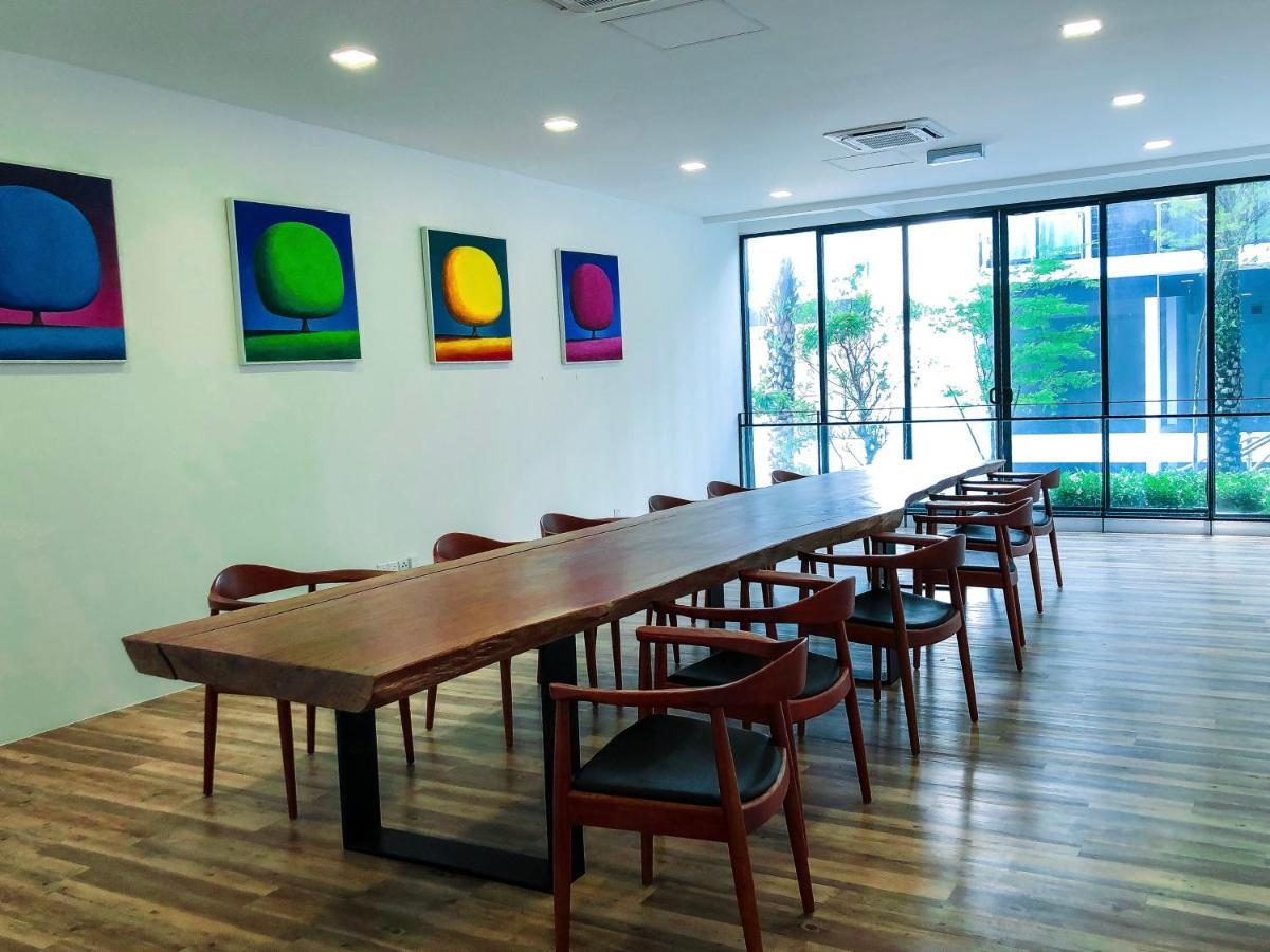Cat City Mediterranean Theme City&Pool View Homestay 貓城地中海主題城市泳池風景民宿 Kuching Esterno foto