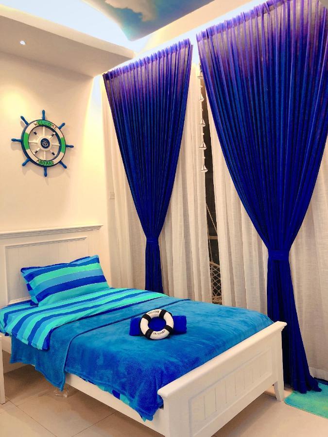 Cat City Mediterranean Theme City&Pool View Homestay 貓城地中海主題城市泳池風景民宿 Kuching Esterno foto