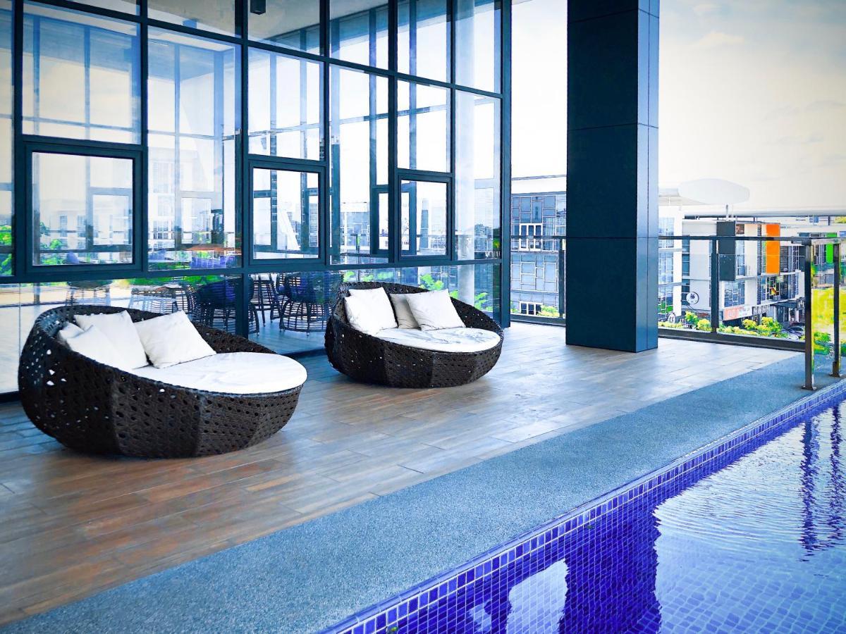 Cat City Mediterranean Theme City&Pool View Homestay 貓城地中海主題城市泳池風景民宿 Kuching Esterno foto
